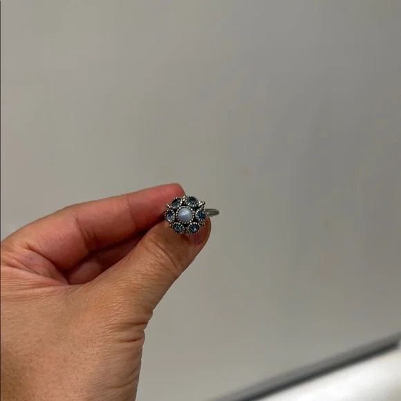 AVON Vintage Sterling Silver Blue Stone Cluster Ring - Women's Jewelry - Picture 2 of 5